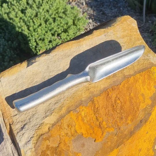 The Narrow Gardening Trowel — Garden Tools Australia — Aussie Made